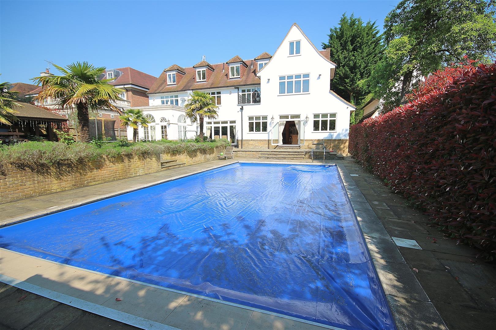 Property in Beech Hill, Hadley Wood, Herts, EN4 0JP