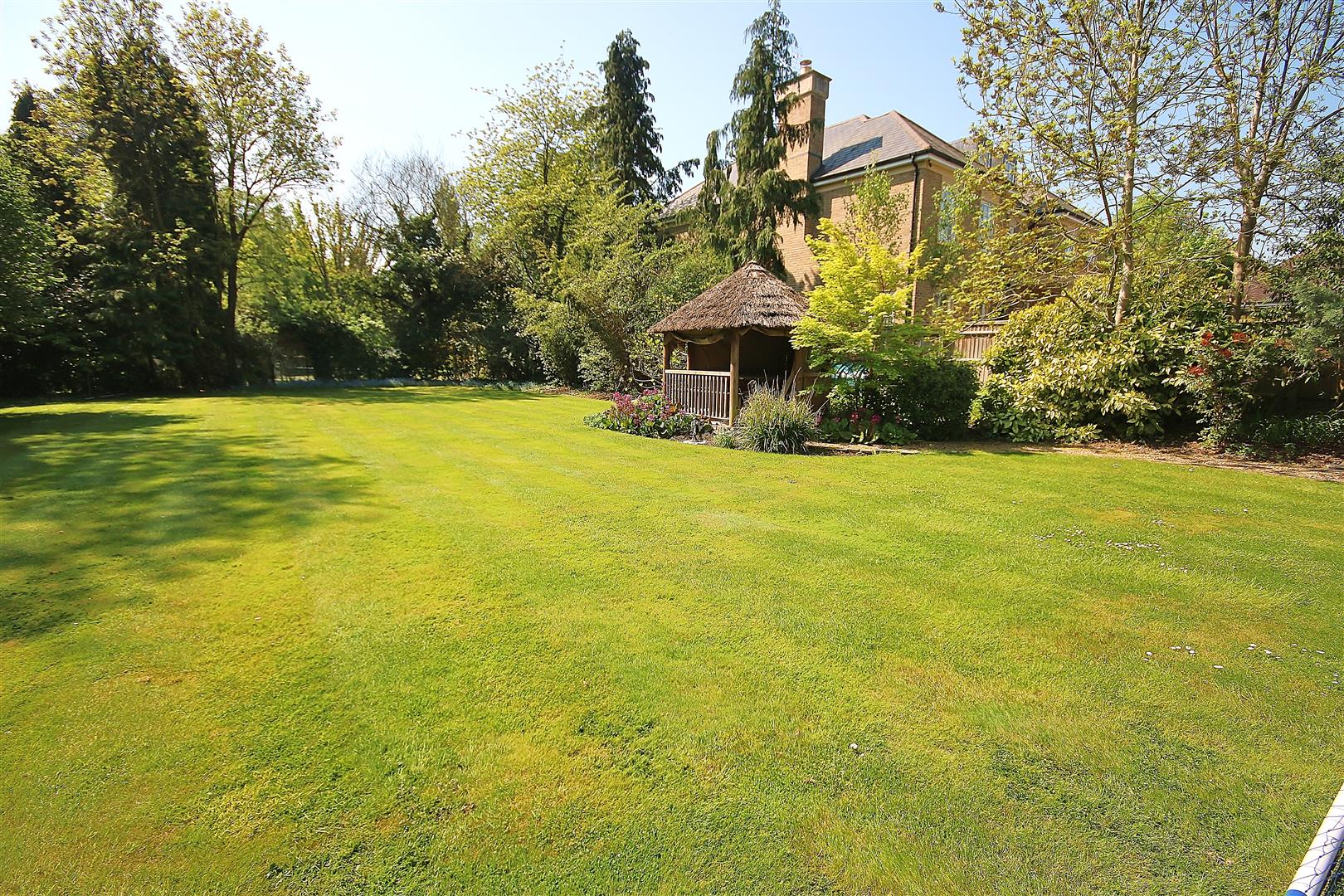 Property in Beech Hill, Hadley Wood, Herts, EN4 0JP