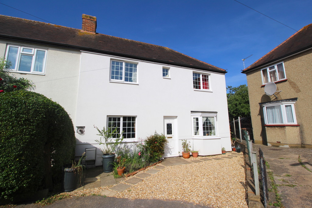 Property in Ripon Close, Guildford, GU2 9TL
