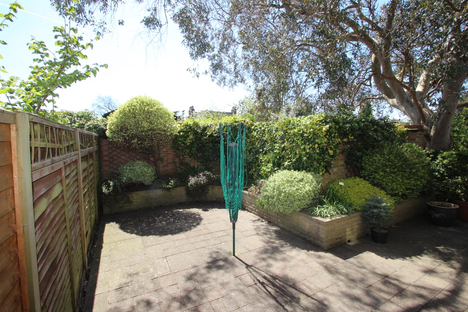 Property in Saxon Way, Reigate, Surrey, RH2 9DH