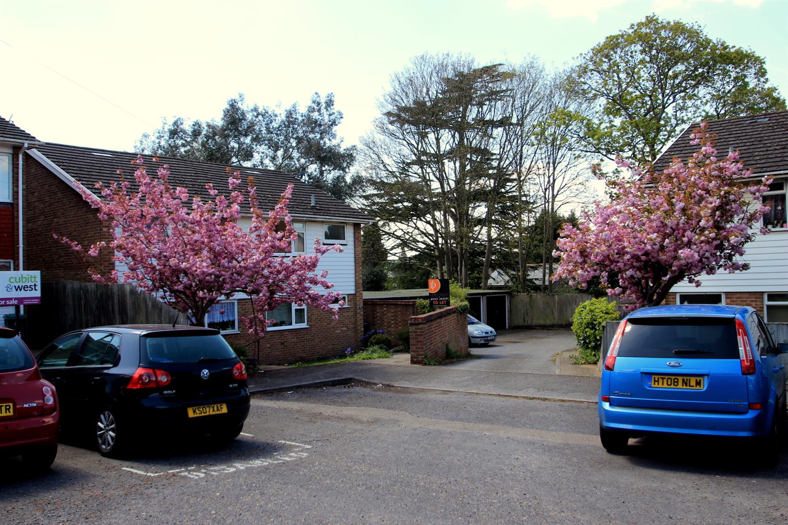 Property in Saxon Way, Reigate, Surrey, RH2 9DH