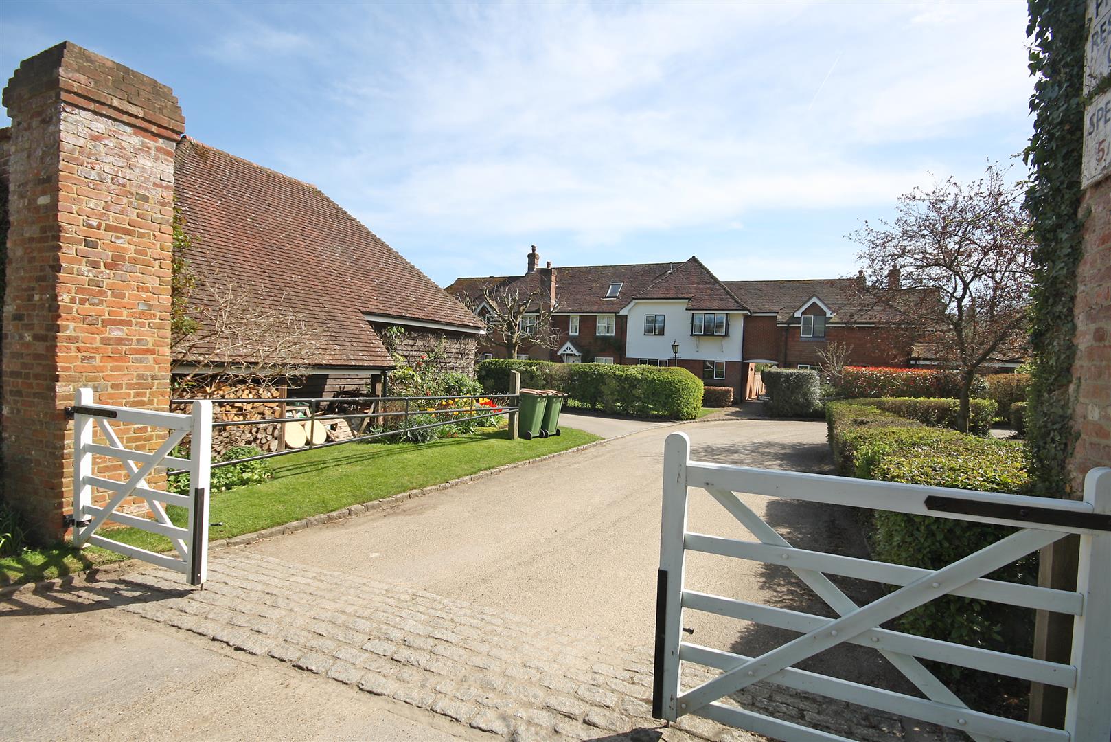 Your local Estate Agent, Estate Agents in Reigate and Horley Sales