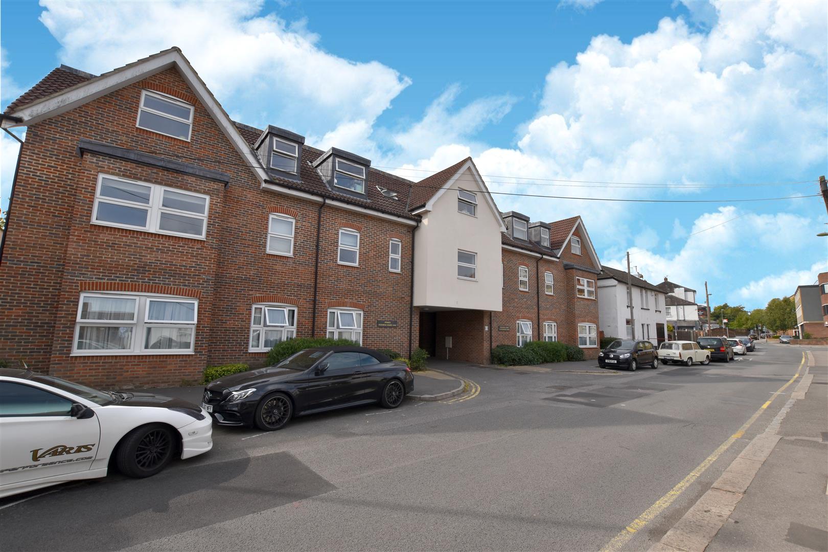 Property in Holmesdale Road, Reigate, Surrey, RH2 0BQ