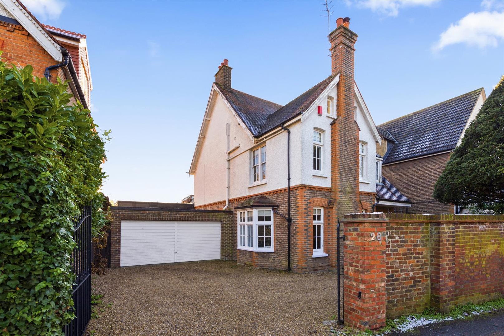 Property in Croydon Road, Reigate, Surrey, RH2 0PG