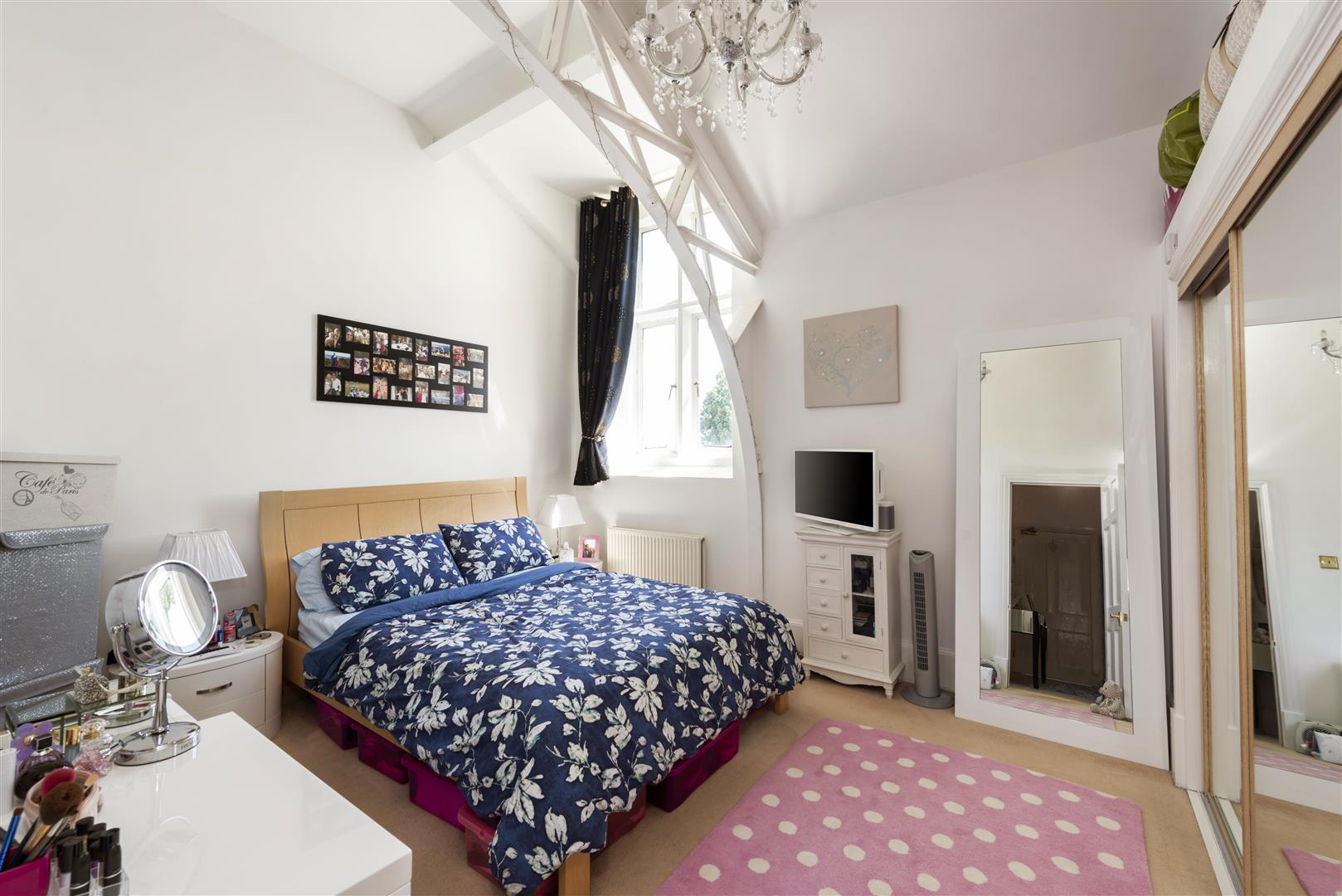 Property in Royal Earlswood Park, Redhill, Surrey, RH1 6TF