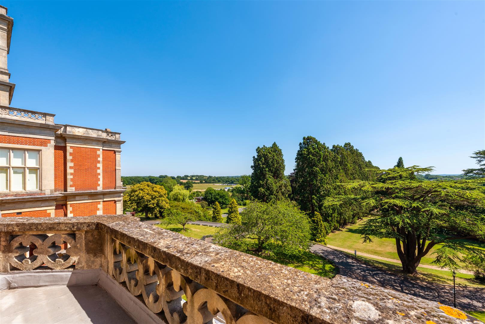 Property in Royal Earlswood Park, Redhill, Surrey, RH1 6TF