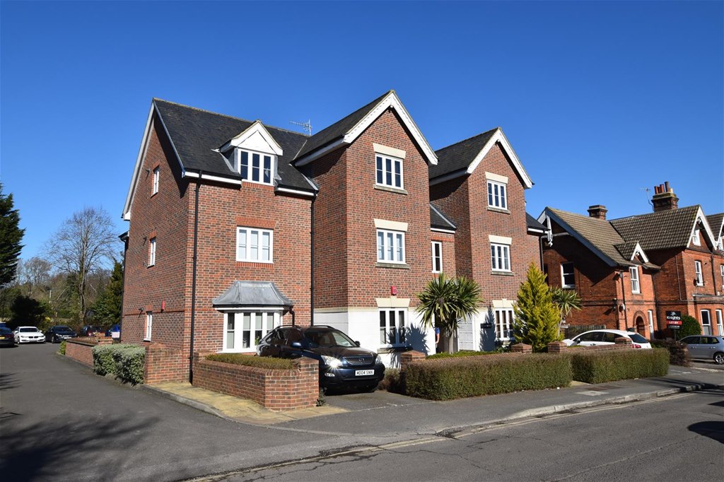 Property in Station Road, Merstham, Redhill, Surrey, RH1 3EE