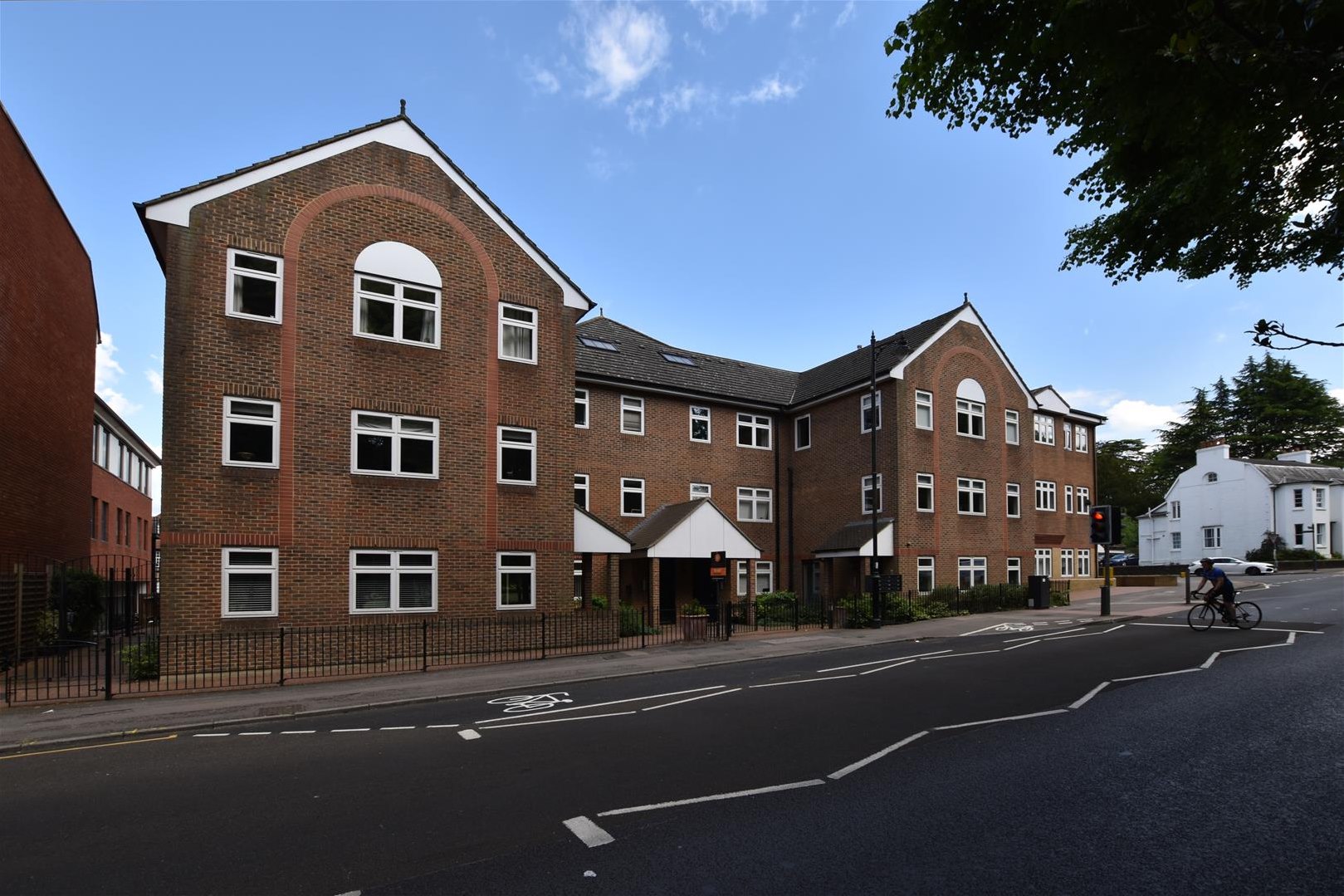 Property in Bell Street, Reigate, Surrey, RH2 7JB