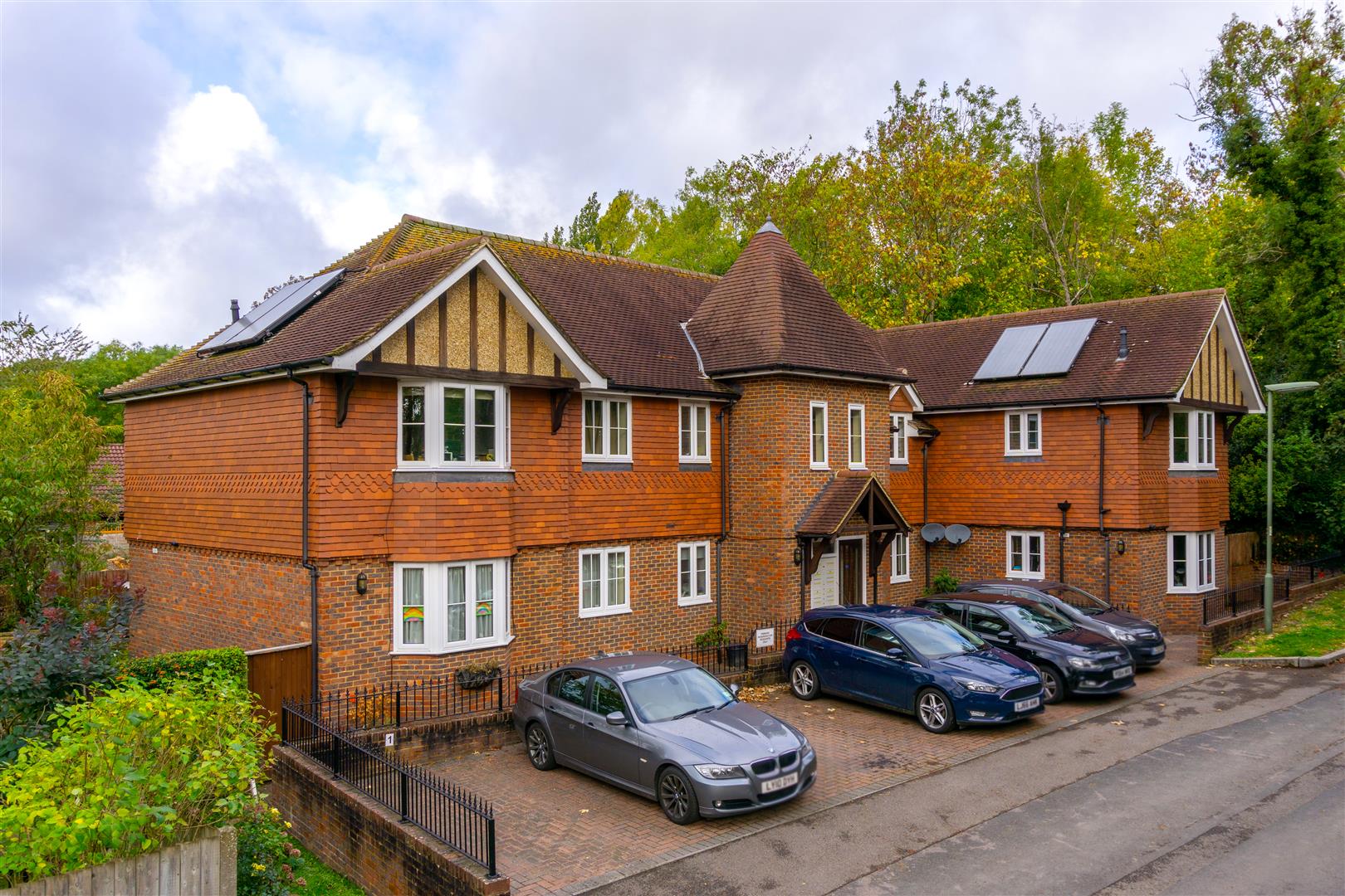 Property in South Station Approach, South Nutfield, Redhill, Surrey, RH1 5RU
