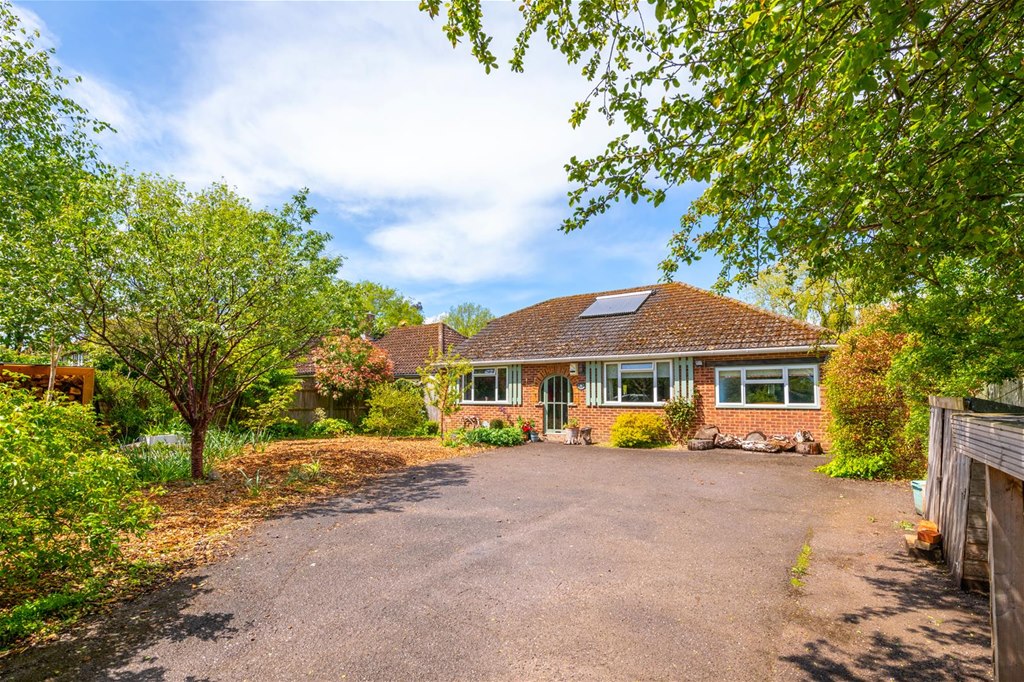 Property in Dean Oak Lane, Leigh, Reigate, Surrey, RH2 8PZ