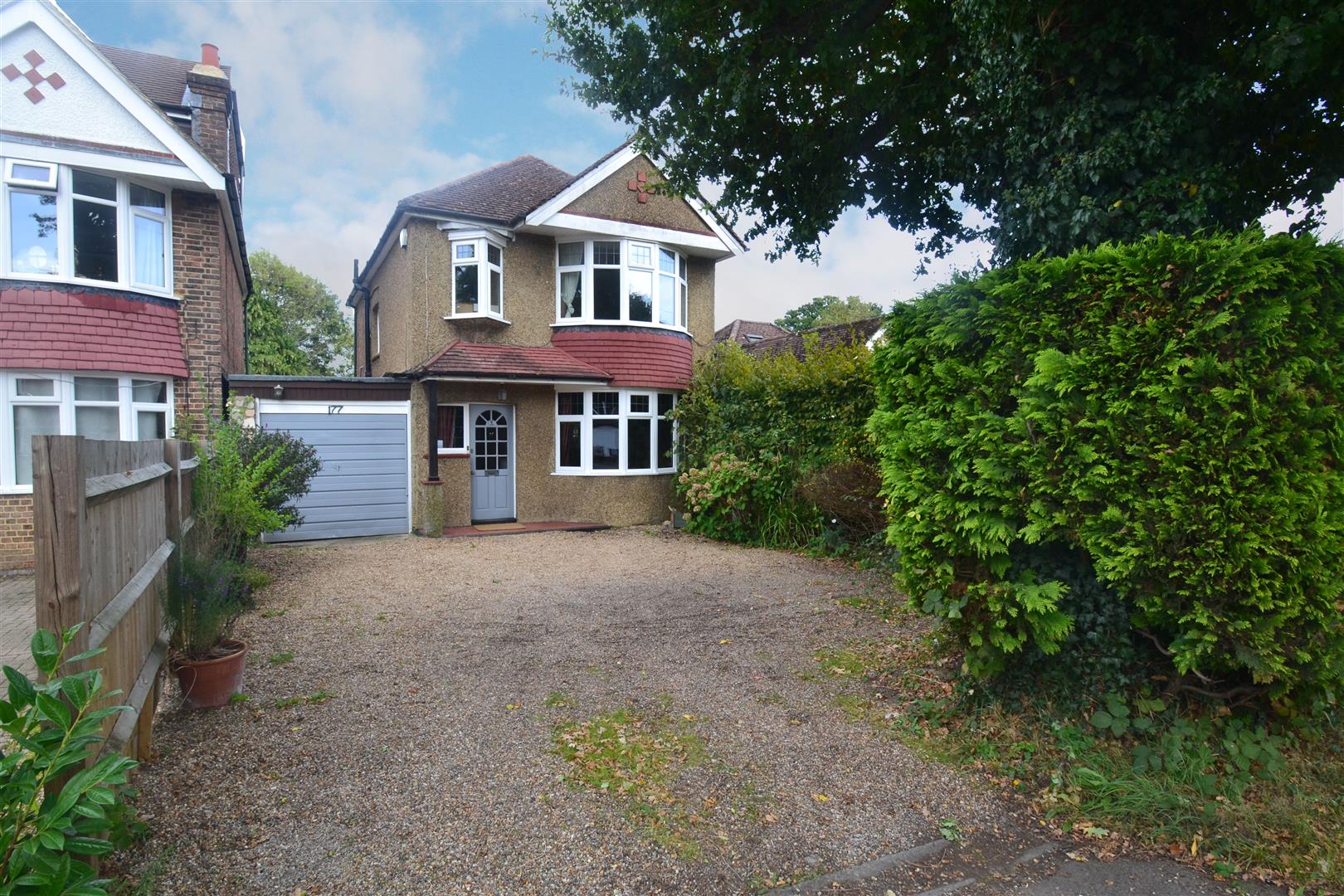 Property in Road, Horley, Surrey, RH6 9EA