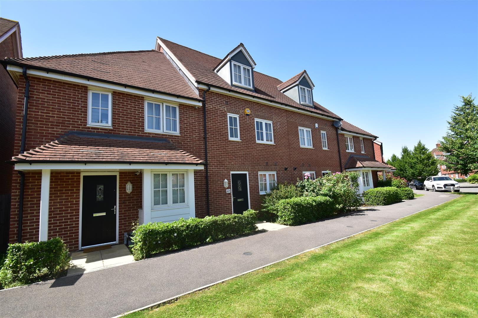 Property in Brookfield Drive, Horley, Surrey, RH6 9TA