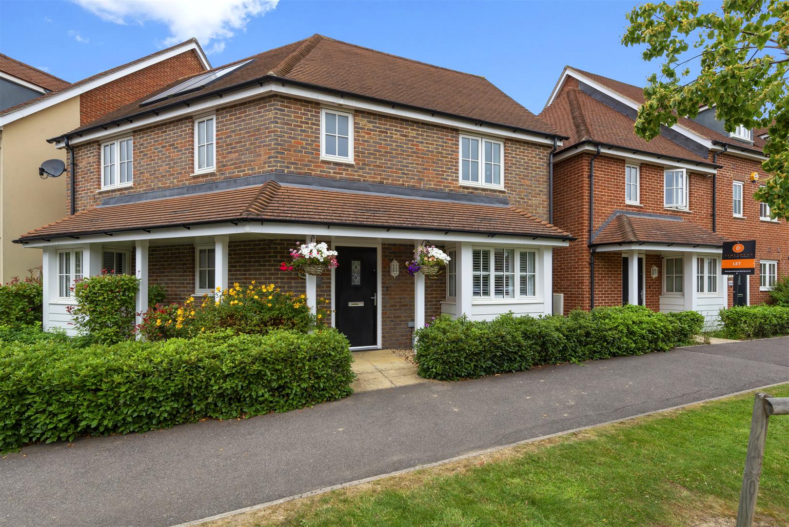 Property in Brookfield Drive, Horley, Surrey, RH6 9TA