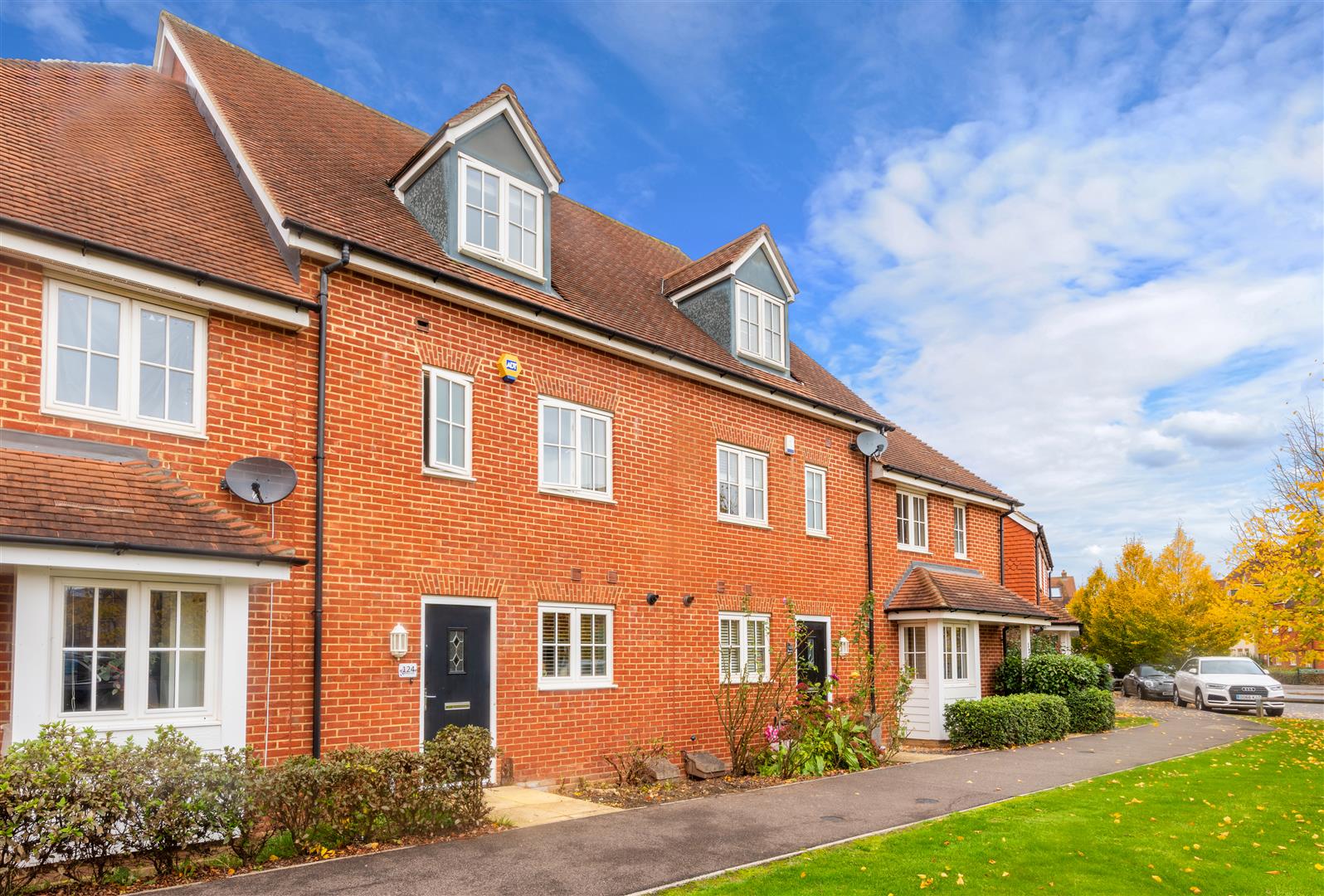 Property in Brookfield Drive, Horley, Surrey, RH6 9TA