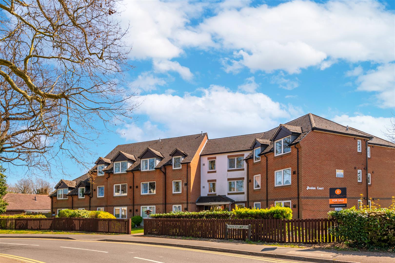 Property in Rosemary Lane, Horley, Surrey, RH6 9XZ