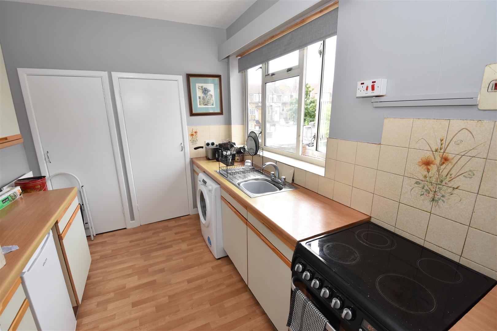 Property in Albert Road, Horley, Surrey, RH6 7HB