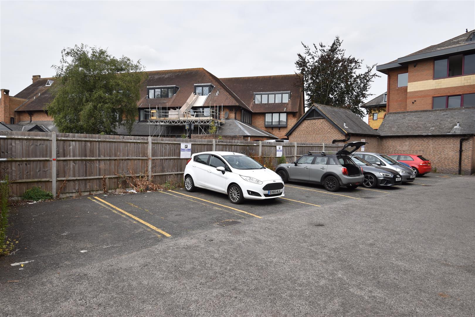 Property in Albert Road, Horley, Surrey, RH6 7HB