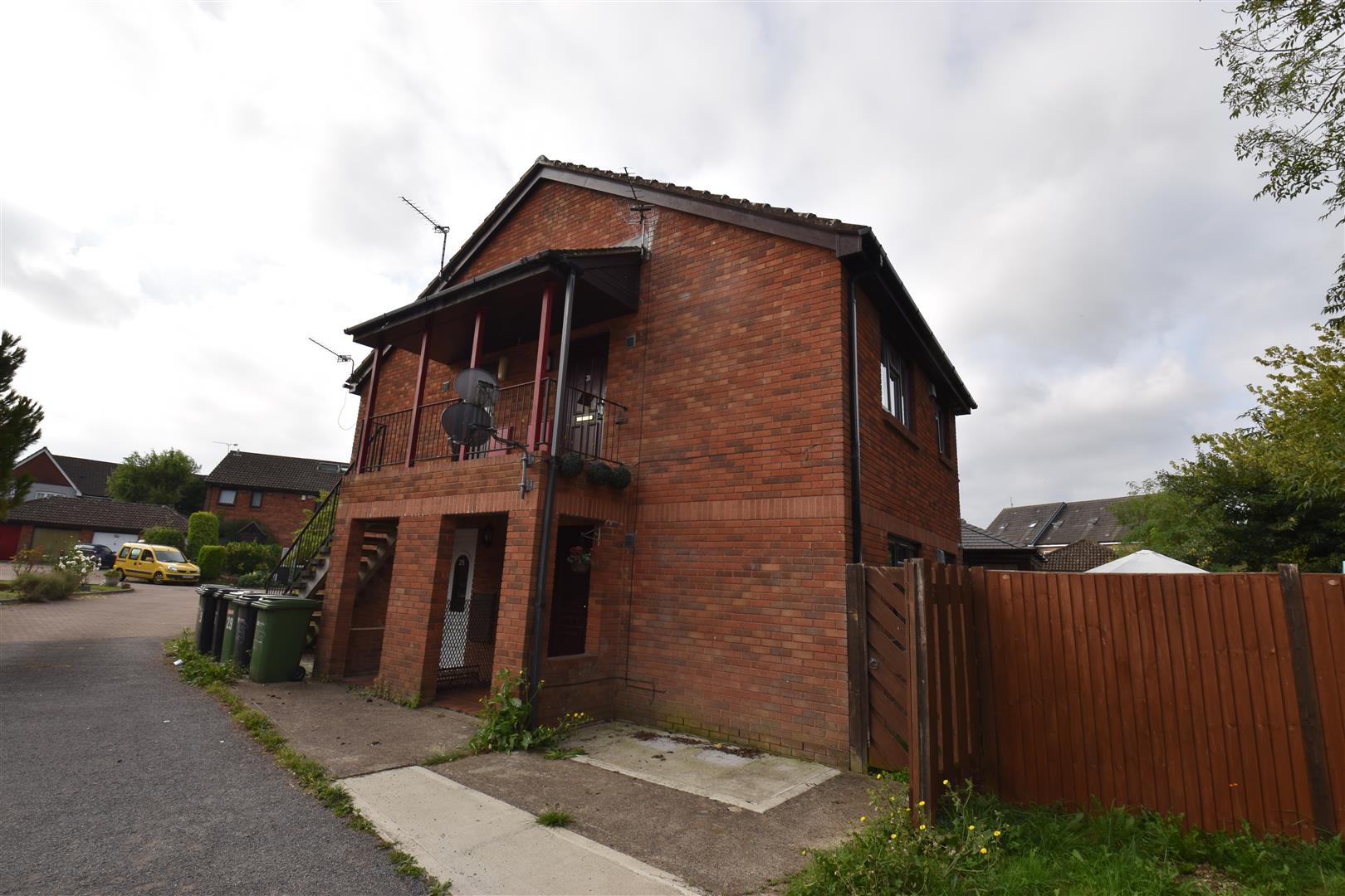 Property in Withey Meadows, Hookwood, Horley, RH6 0AZ