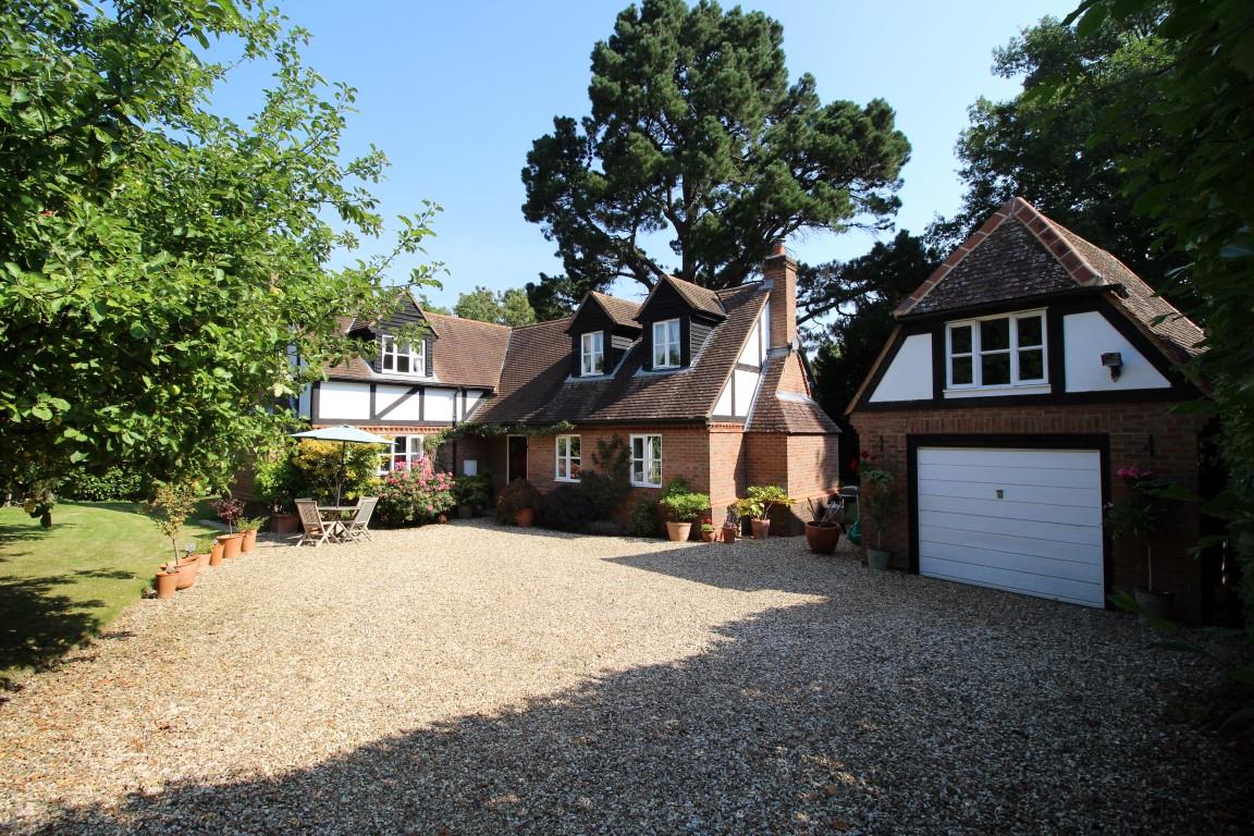 Property in Burnt Hill, Yattendon, West Berkshire, RG18 0XD