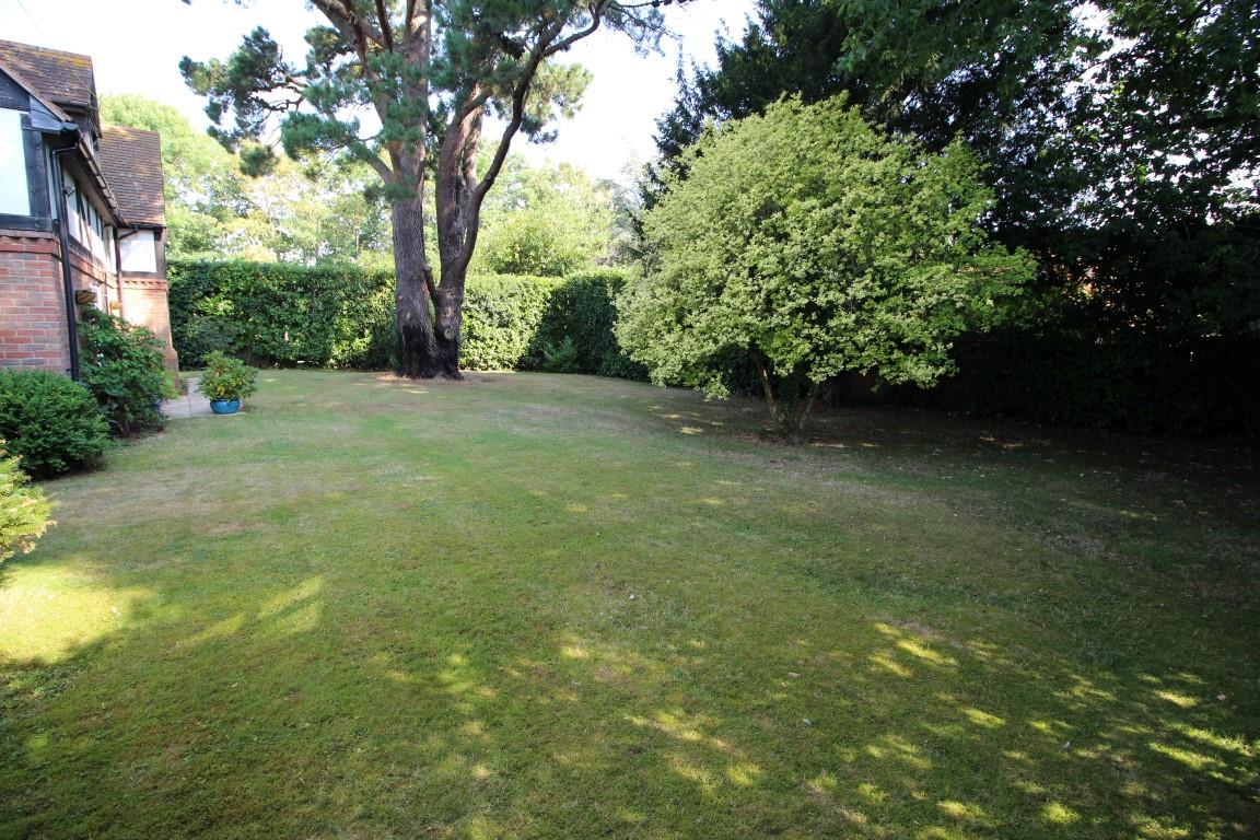 Property in Burnt Hill, Yattendon, West Berkshire, RG18 0XD