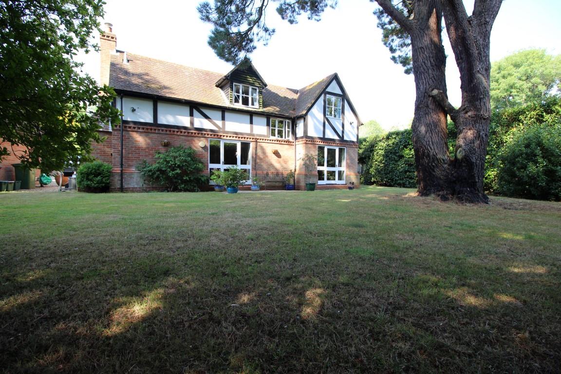 Property in Burnt Hill, Yattendon, West Berkshire, RG18 0XD