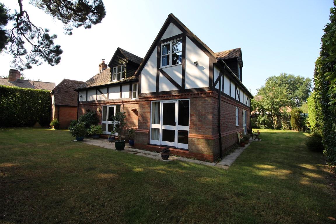 Property in Burnt Hill, Yattendon, West Berkshire, RG18 0XD