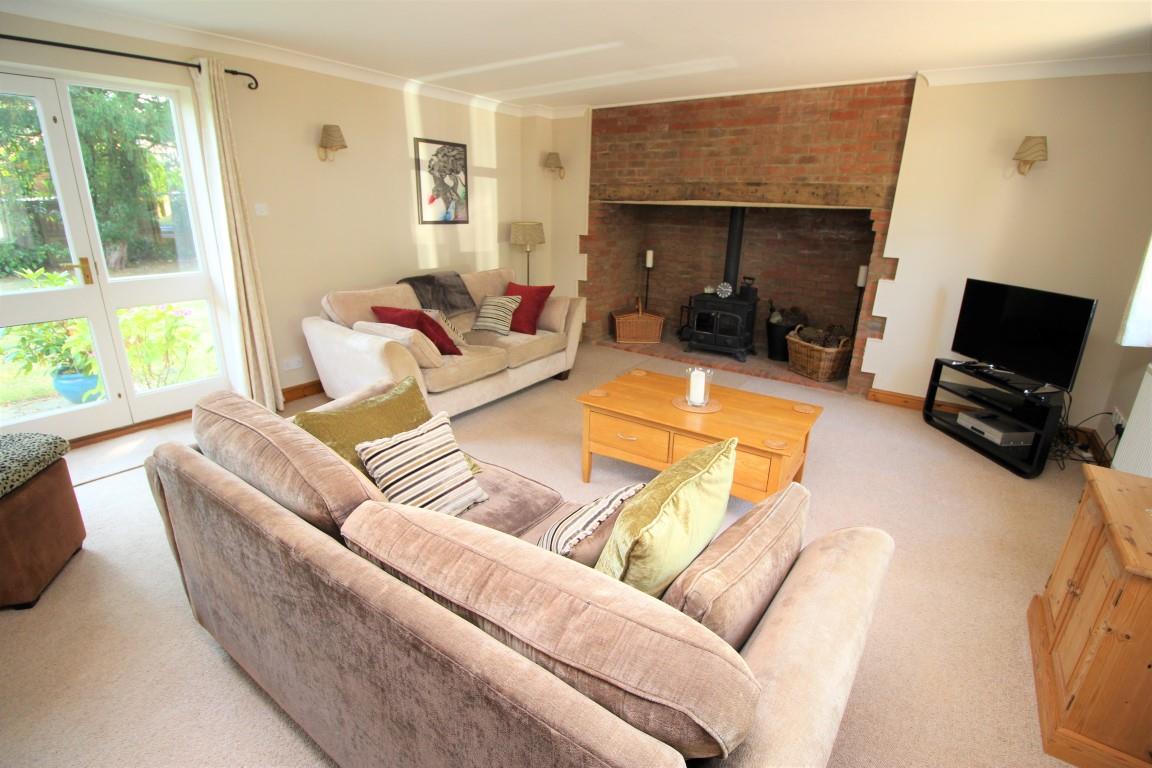 Property in Burnt Hill, Yattendon, West Berkshire, RG18 0XD