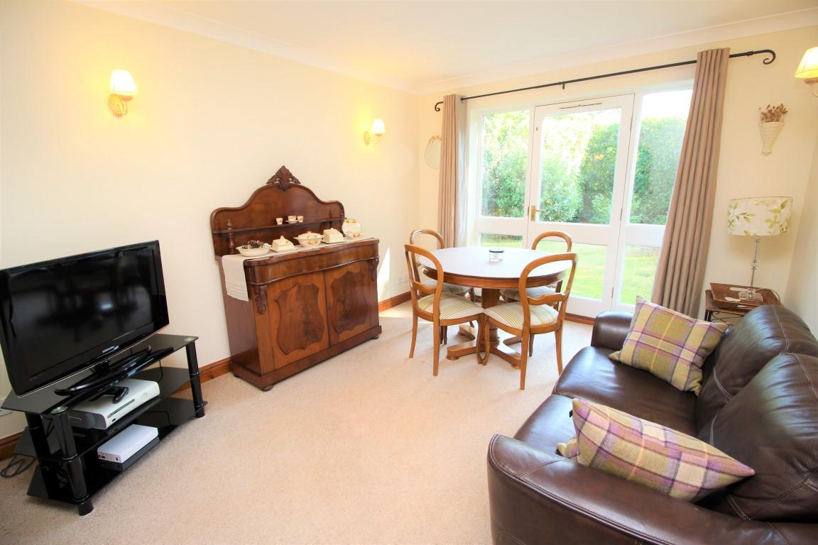Property in Burnt Hill, Yattendon, West Berkshire, RG18 0XD