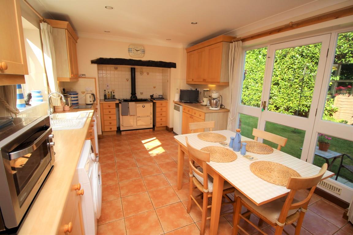 Property in Burnt Hill, Yattendon, West Berkshire, RG18 0XD