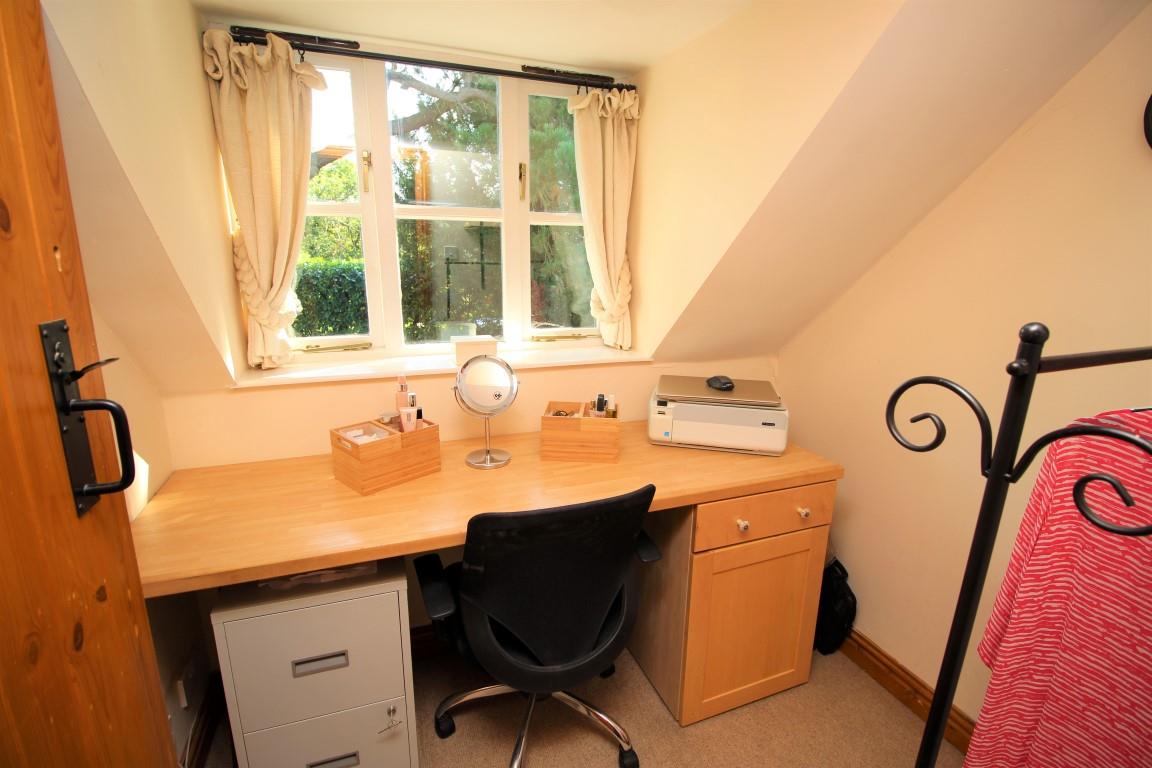 Property in Burnt Hill, Yattendon, West Berkshire, RG18 0XD