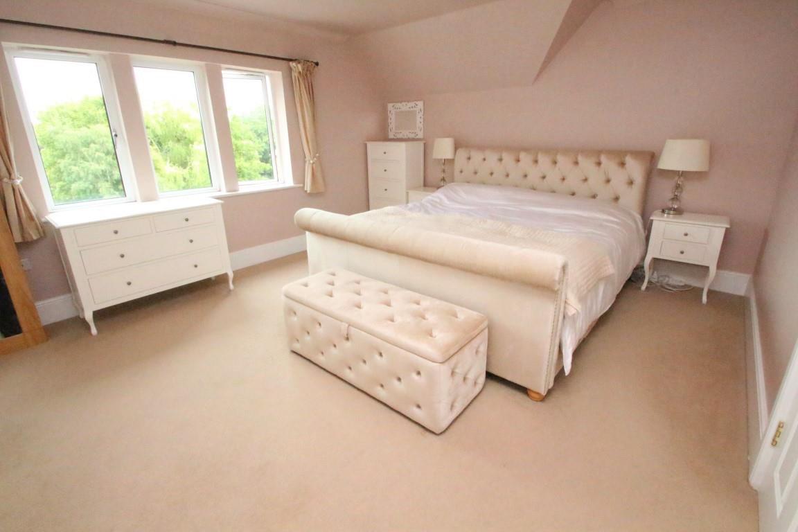 Property in Abbey Gardens, Upper Woolhampton, West Berkshire, RG7 5TZ