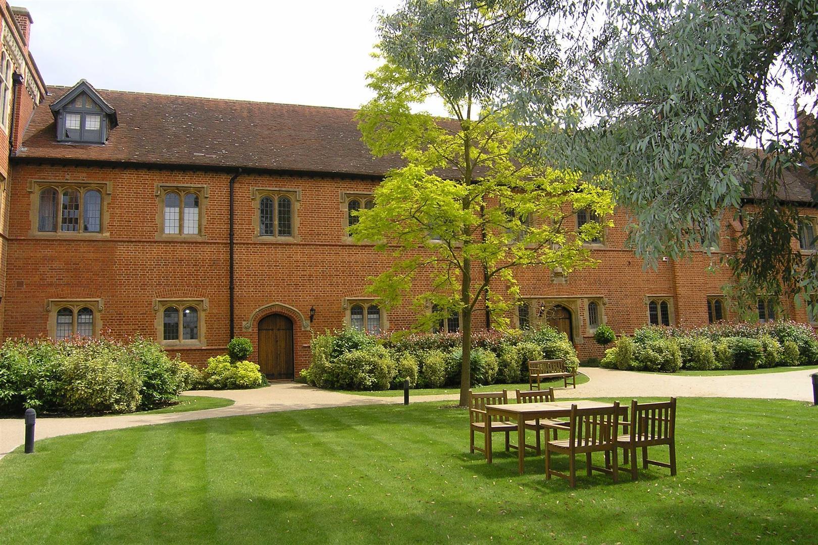 Property in Abbey Gardens, Upper Woolhampton, West Berkshire, RG7 5TZ