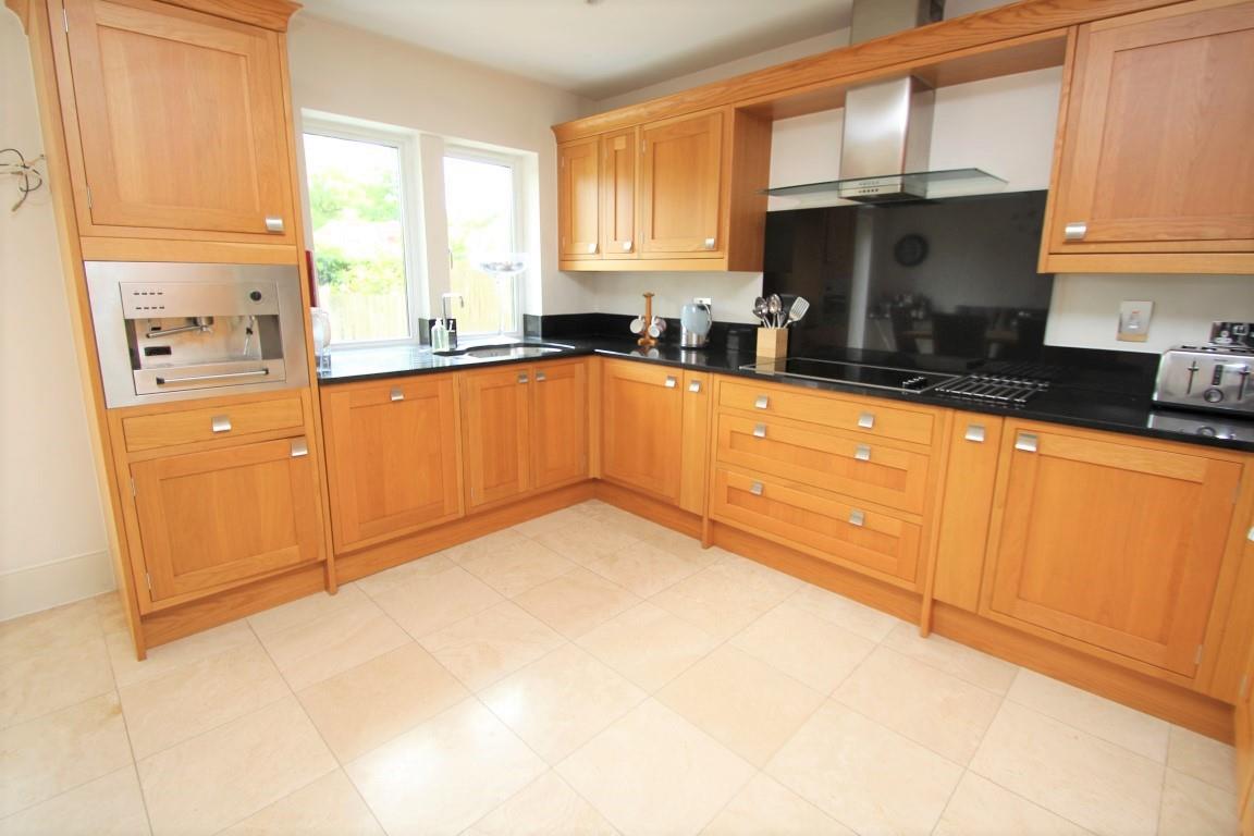 Property in Abbey Gardens, Upper Woolhampton, West Berkshire, RG7 5TZ