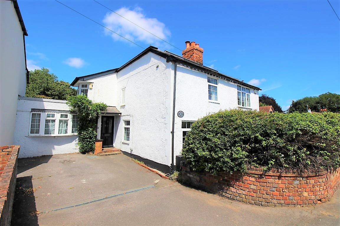 Property in Bath Road, Calcot, Reading, Berkshire, RG31 7QJ