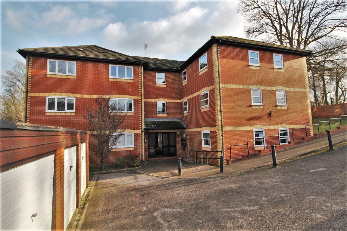 Property in Elm Park Court, Reading, Reading, Berkshire, RG30 2LZ
