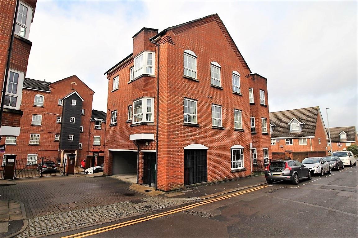 Property in Katesgrove Lane, Reading, Reading, Berkshire, RG1 2NH