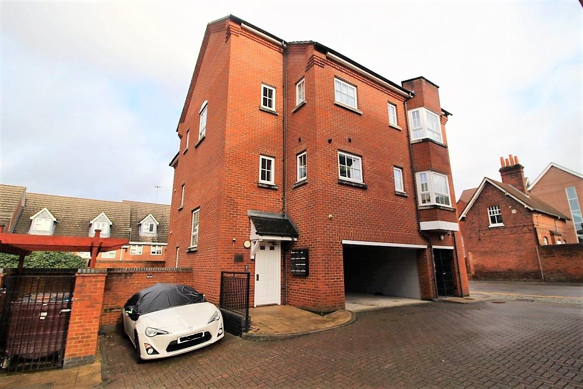 Property in Katesgrove Lane, Reading, Reading, Berkshire, RG1 2NH