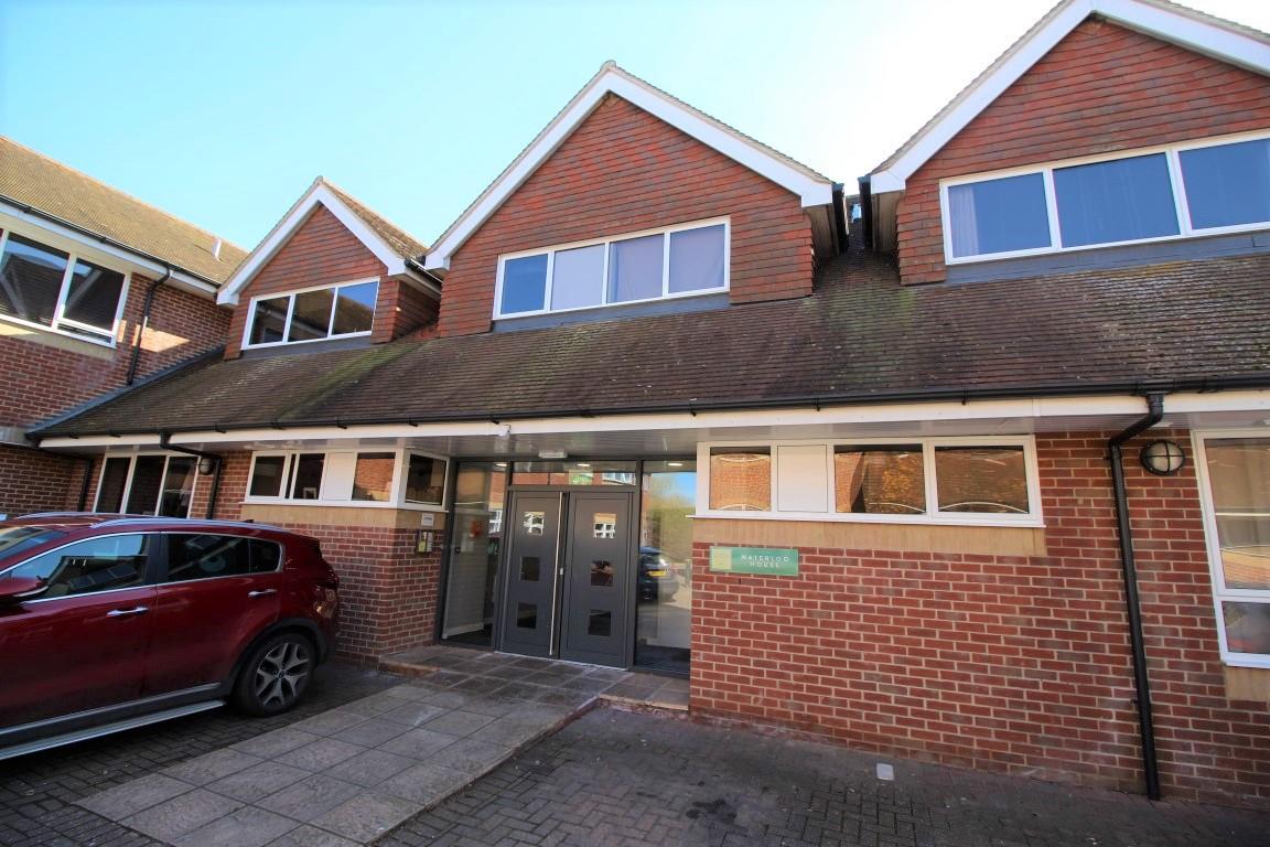 Property in Basingstoke Road, Riseley, Riseley Reading, Berkshire, RG7 1QF