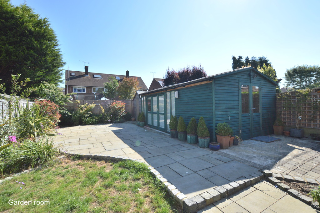 Property In Riverside Horley Rh6 7ln