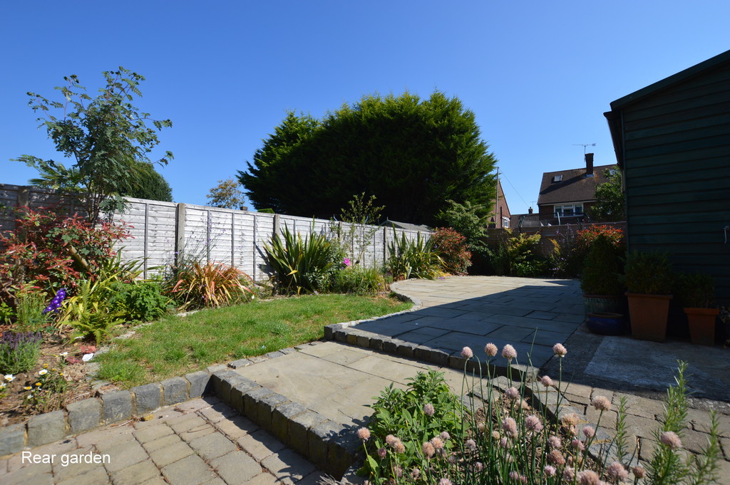 Property In Riverside Horley Rh6 7ln