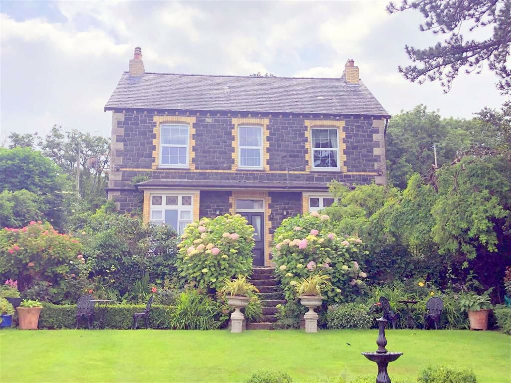 Property in Penmaenmawr Road, Llanfairfechan, LL33