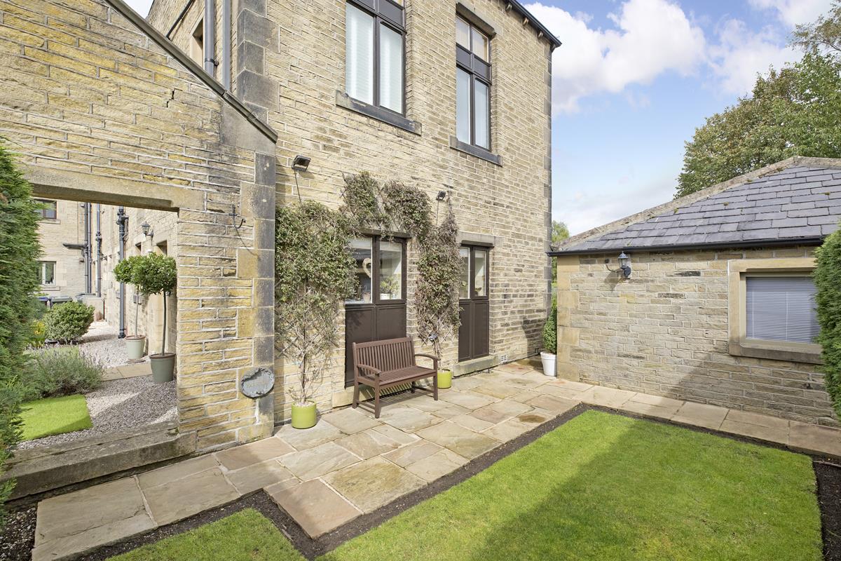 Property in Courtyard Mews, Hainsworth Road, Silsden, KEIGHLEY, West