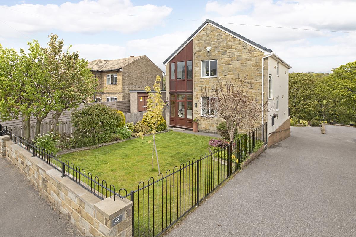 Property in Leeds Road, Ilkley, West Yorkshire, LS29 8NF