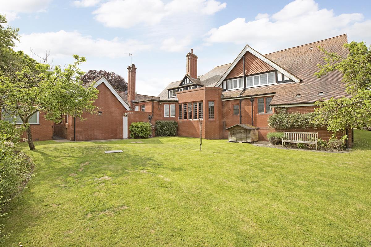 Property in Ben Rhydding Drive, Ilkley, West Yorkshire, LS29 8AY