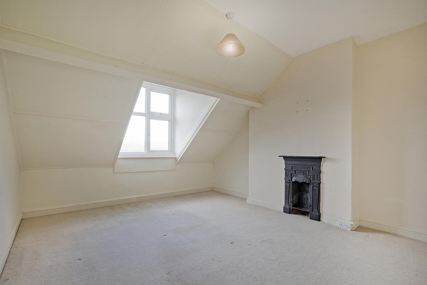 Property in Bolling Road, Ben Rhydding, ILKLEY, West Yorkshire, LS29 8PN