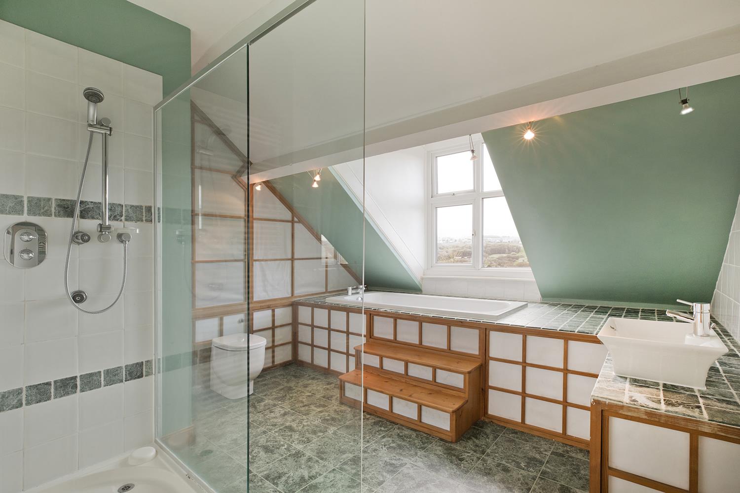 Property in Bolling Road, Ben Rhydding, ILKLEY, West Yorkshire, LS29 8PN