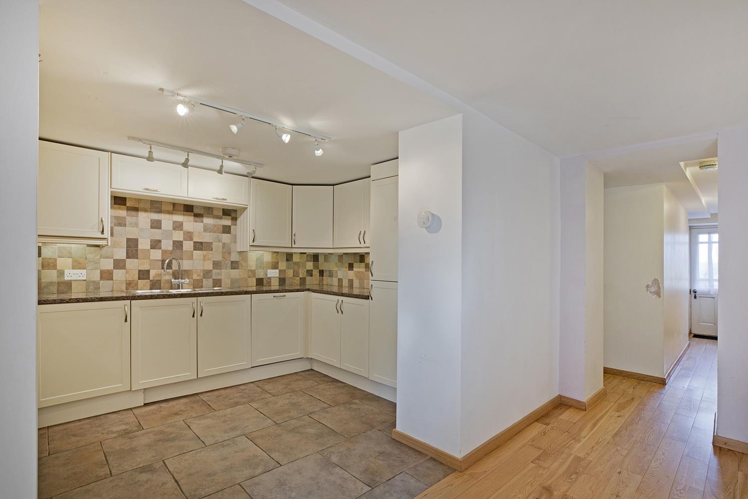 Property in Bolling Road, Ben Rhydding, ILKLEY, West Yorkshire, LS29 8PN