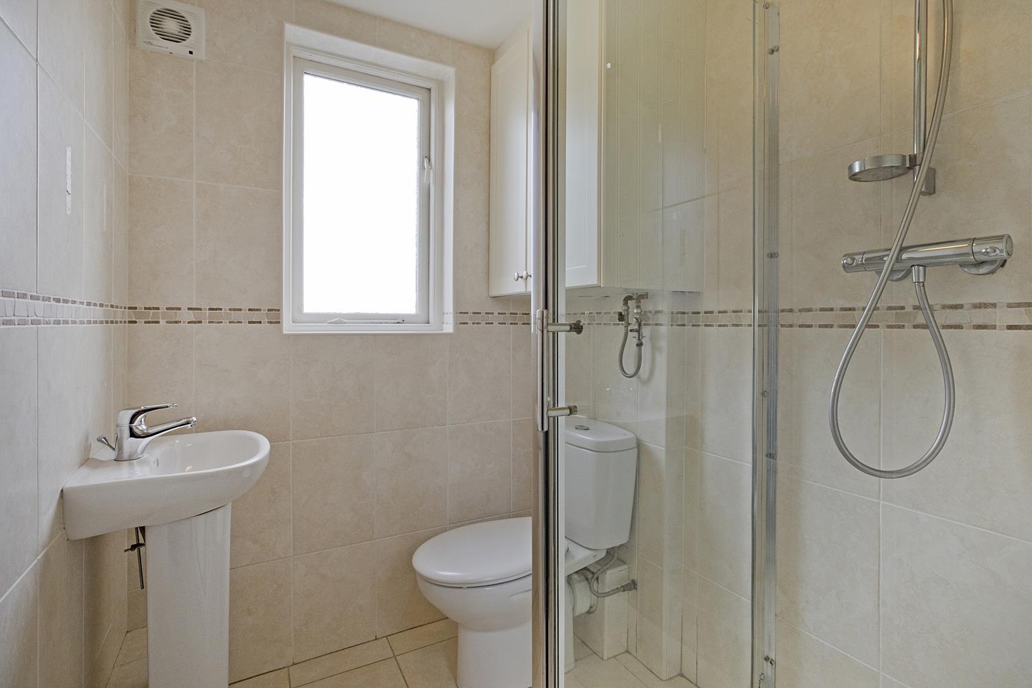 Property in Bolling Road, Ben Rhydding, ILKLEY, West Yorkshire, LS29 8PN