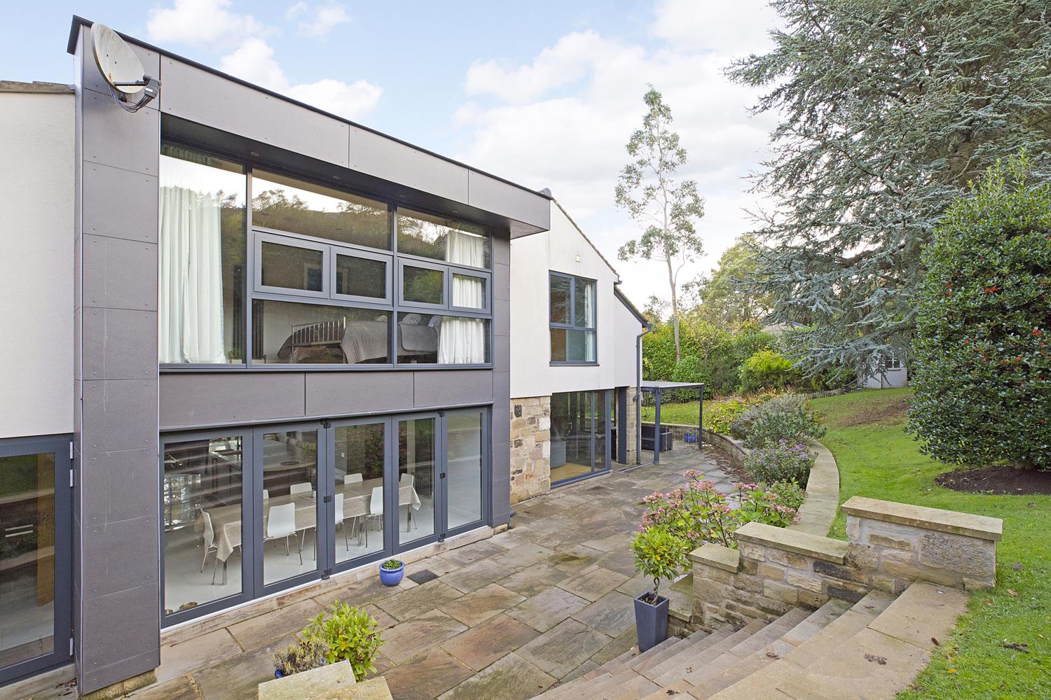 Property in Ben Rhydding Road, ILKLEY, West Yorkshire, LS29 8RN