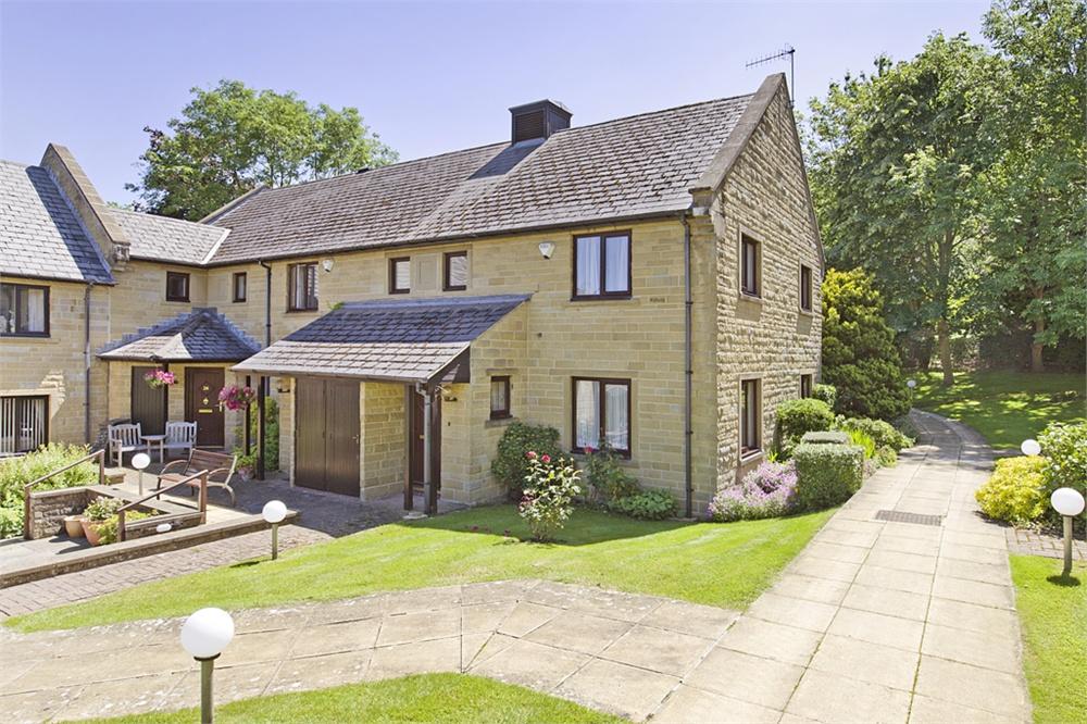 Property in Ilkley Hall Park, ILKLEY, West Yorkshire, LS29 9LD